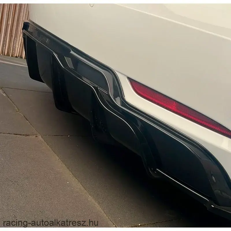 Tesla Model 3 (2017-) – Fényes fekete 'Aero' hátsó lökhárító toldat / diffúzor (3 részes)