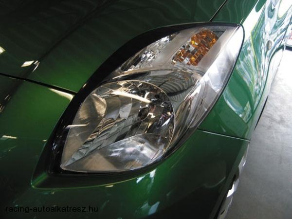 TOYOTA YARIS, Szemöldök