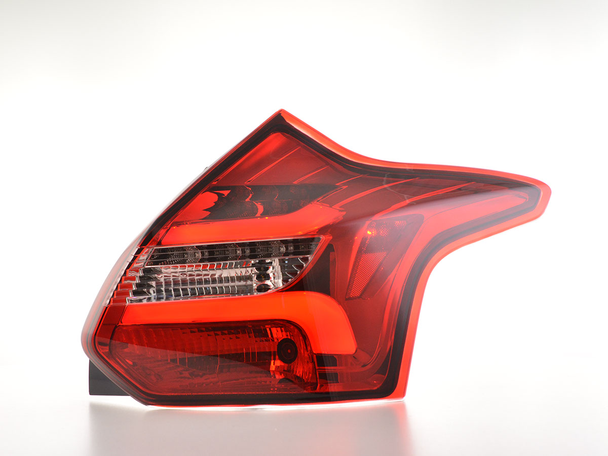 Ford Focus 3 ferdehátú (11-14 évjárat) vörös/átlátszó LED-es hátsó lámpa