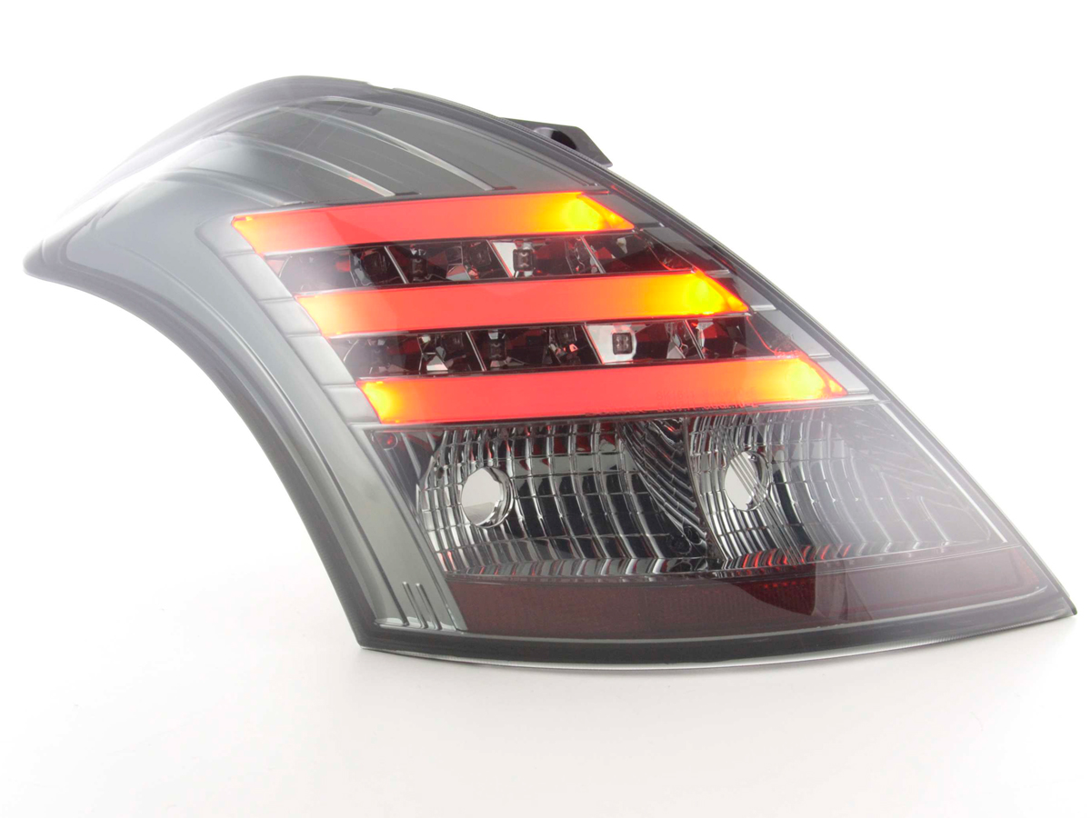 Suzuki Swift (2011 évjárattól) fekete LED-es hátsó lámpa